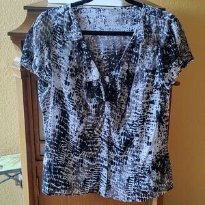 Women's NWT Worthington cap sleeve flouncy top. Black and grey sz Large